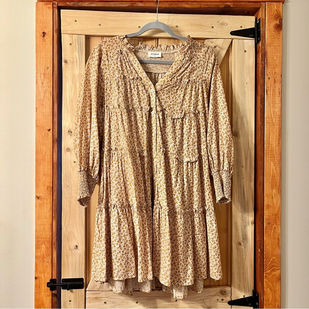 Storia Beige and Gold Floral Dress